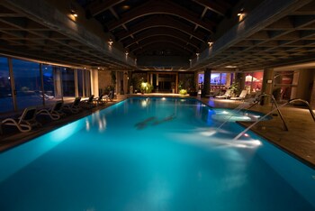 cacique inacayal lake and spa hotel