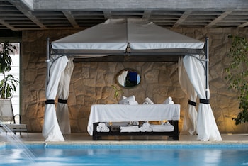 cacique inacayal lake and spa hotel