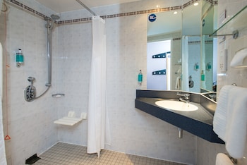 holiday inn express manchester east by ihg