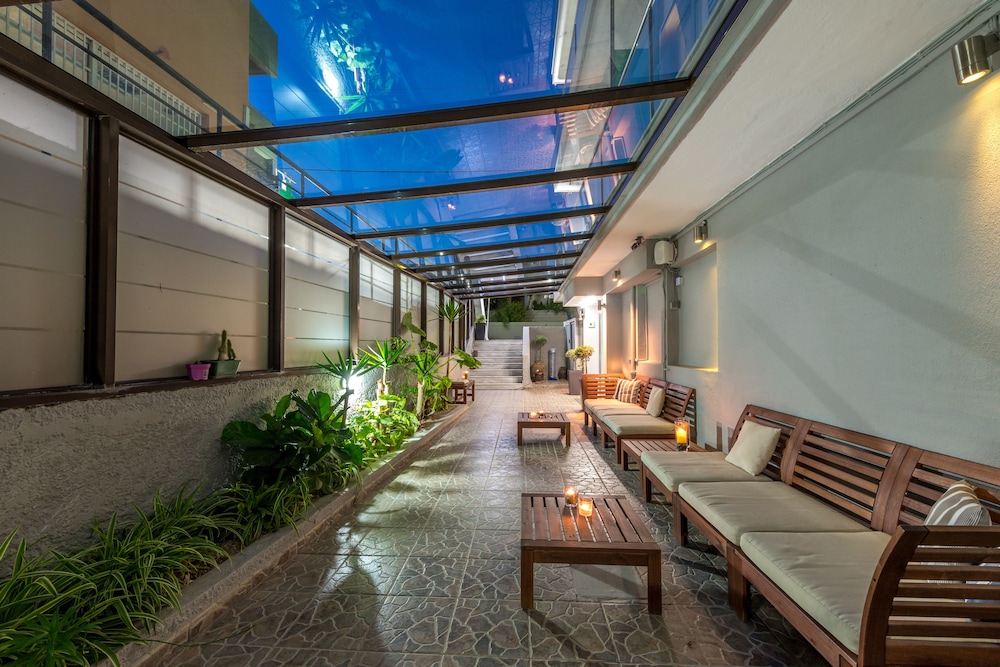 7 palms hotel apartments