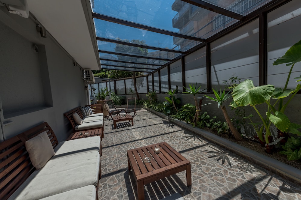 7 palms hotel apartments