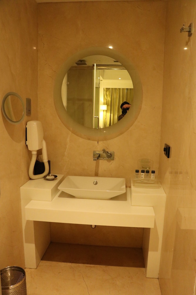 holiday inn chandigarh panchkula