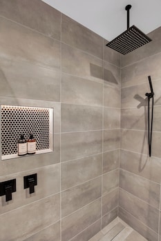 snowstream riverside apartments unit 1