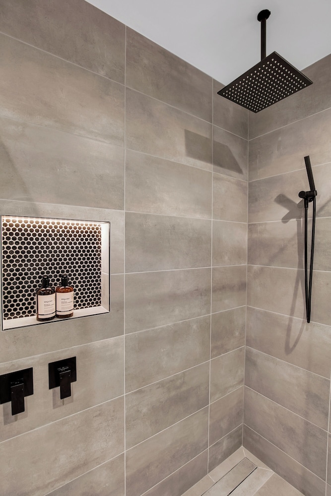 snowstream riverside apartments unit 1