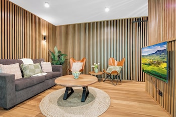 snowstream riverside apartments unit 1