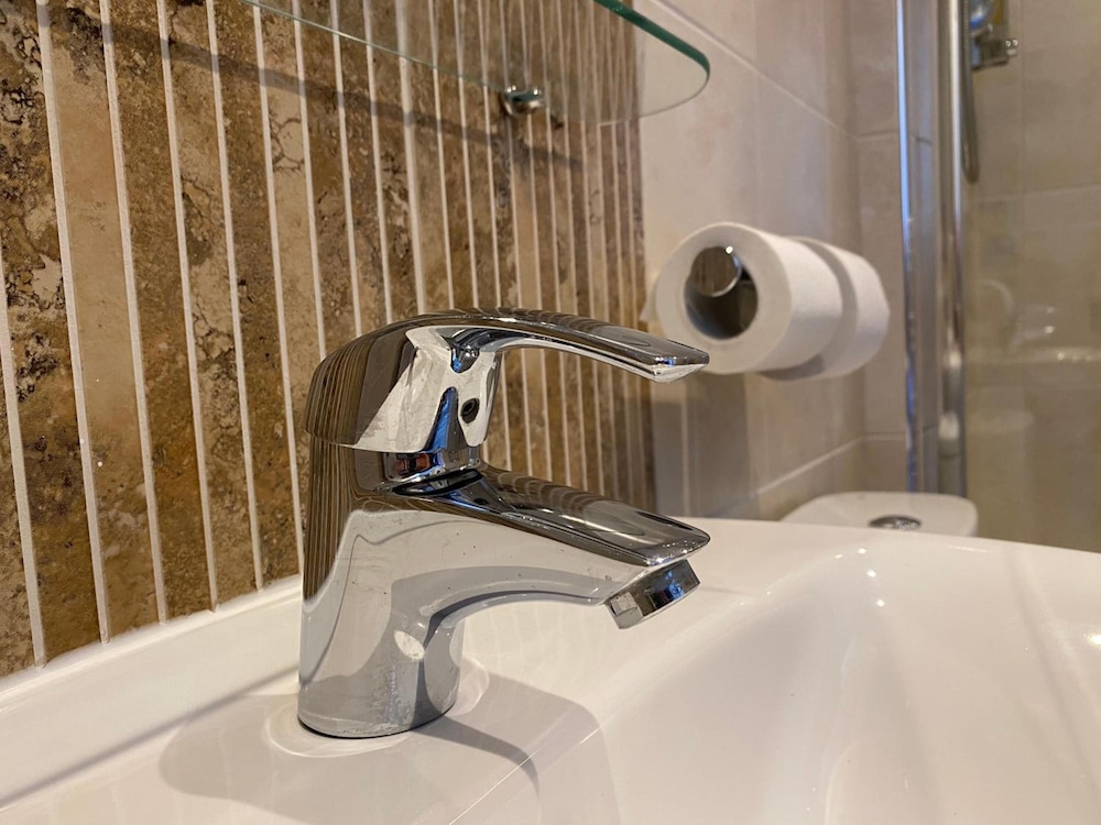 number one hundred bandb