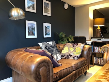 number one hundred bandb