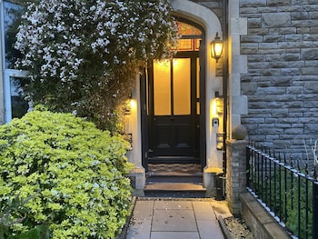 number one hundred bandb