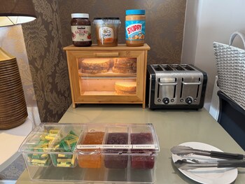 number one hundred bandb