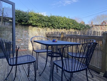 number one hundred bandb