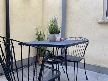 number one hundred bandb