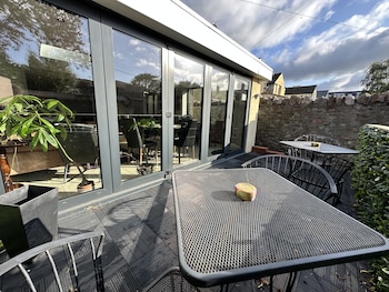 number one hundred bandb