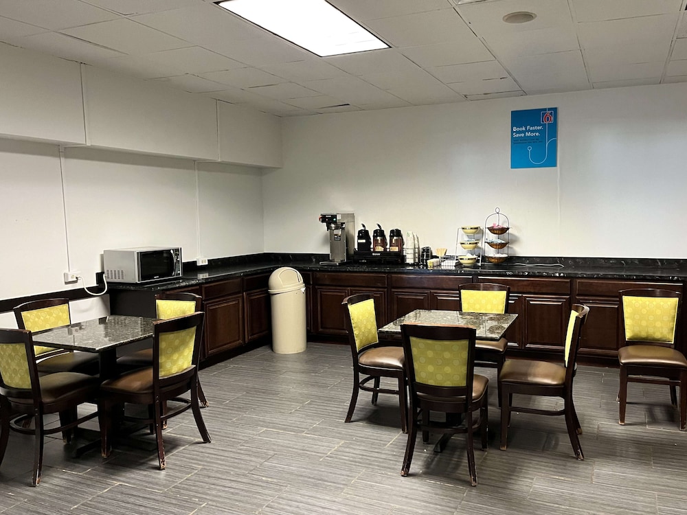 studio 6 clarion