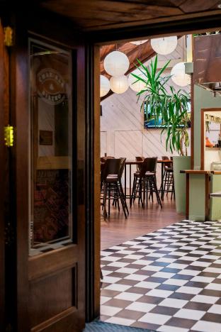 the cambridge hotel and backpackers