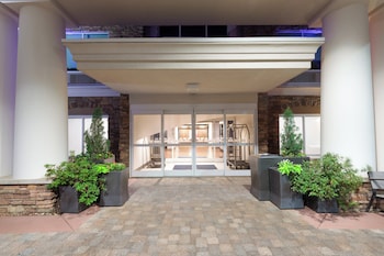 holiday inn express and suites huntsville west research park