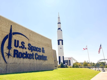 holiday inn express and suites huntsville west research park