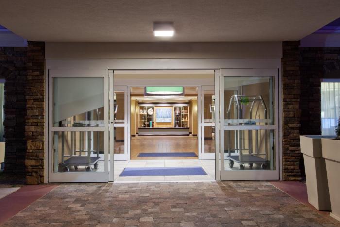 holiday inn express and suites huntsville west research park