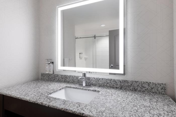holiday inn express and suites huntsville west research park