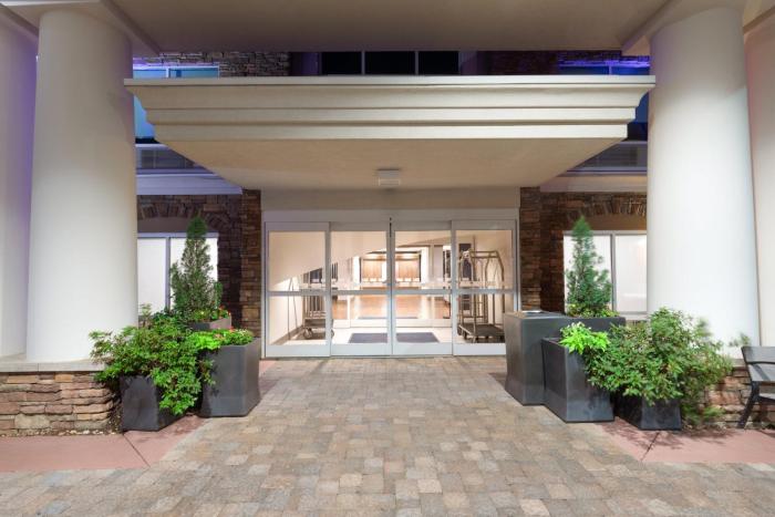 holiday inn express and suites huntsville west research park