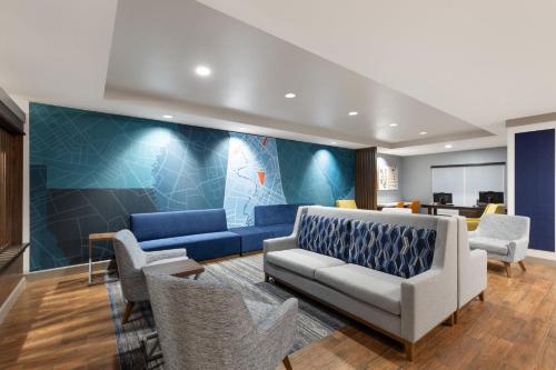 holiday inn express and suites huntsville west research park