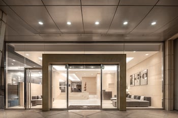 lakeshore hotel metropolis i
