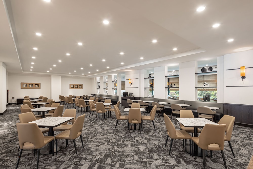lakeshore hotel metropolis i
