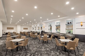 lakeshore hotel metropolis i