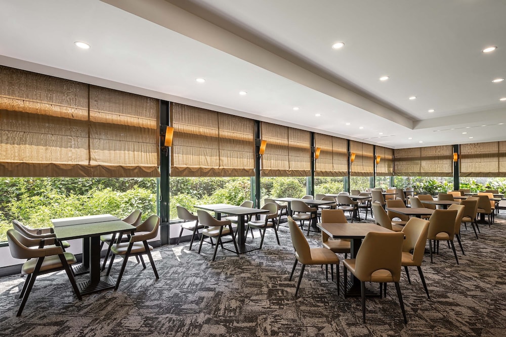 lakeshore hotel metropolis i