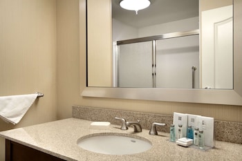 hampton inn and suites charles town