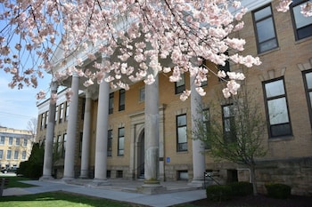 hampton inn and suites charles town