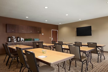 Microtel Inn & Suites By Wyndham Wheeling At Highlands,Bethany>>Avella,2 star