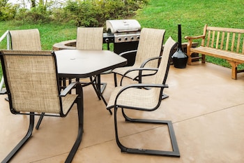 Microtel Inn & Suites By Wyndham Wheeling At Highlands,Bethany>>Avella,2 star