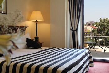 arc de triomphe by citybookings