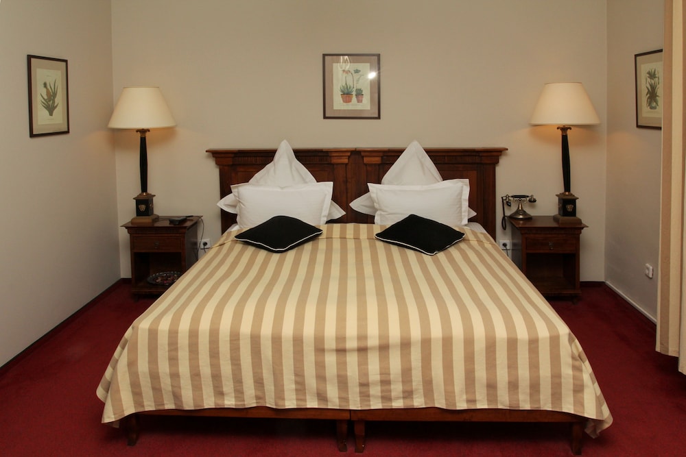 arc de triomphe by citybookings