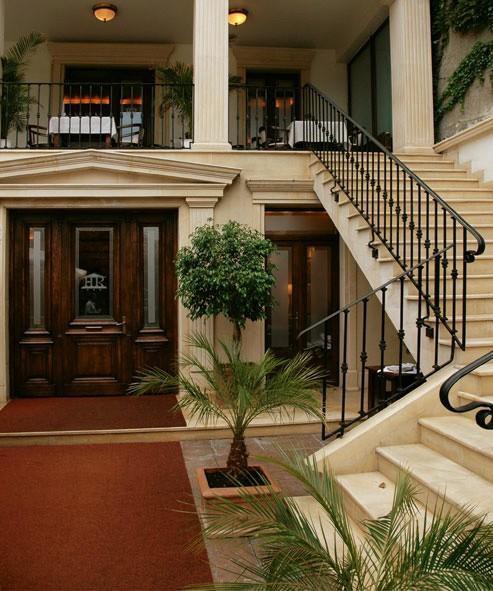 arc de triomphe by citybookings