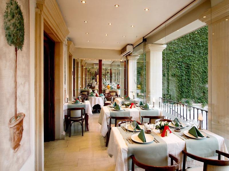 arc de triomphe by citybookings