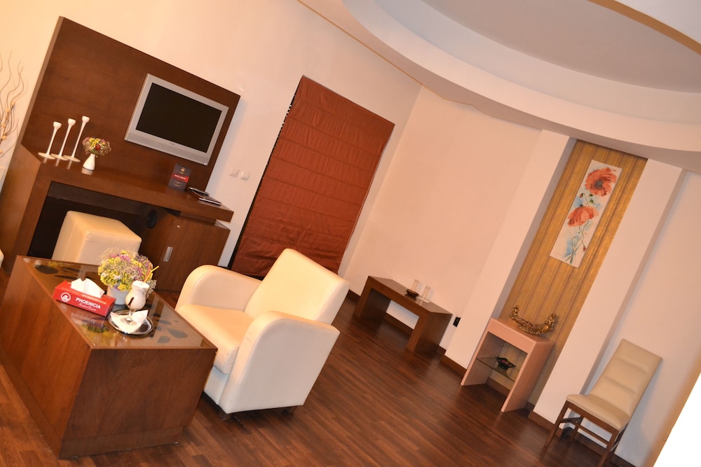 phoenicia comfort hotel