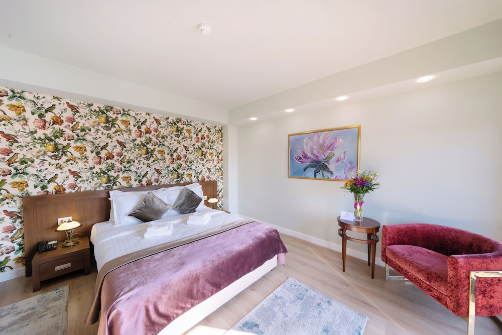 phoenicia comfort hotel
