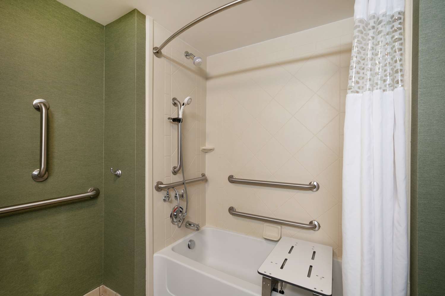 hampton inn huntington university area
