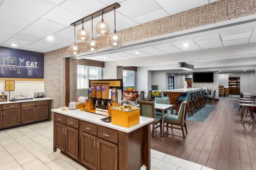hampton inn huntington university area