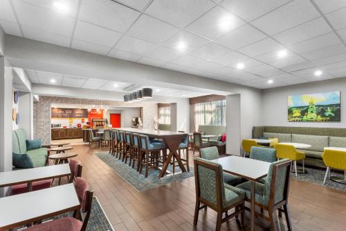 hampton inn huntington university area