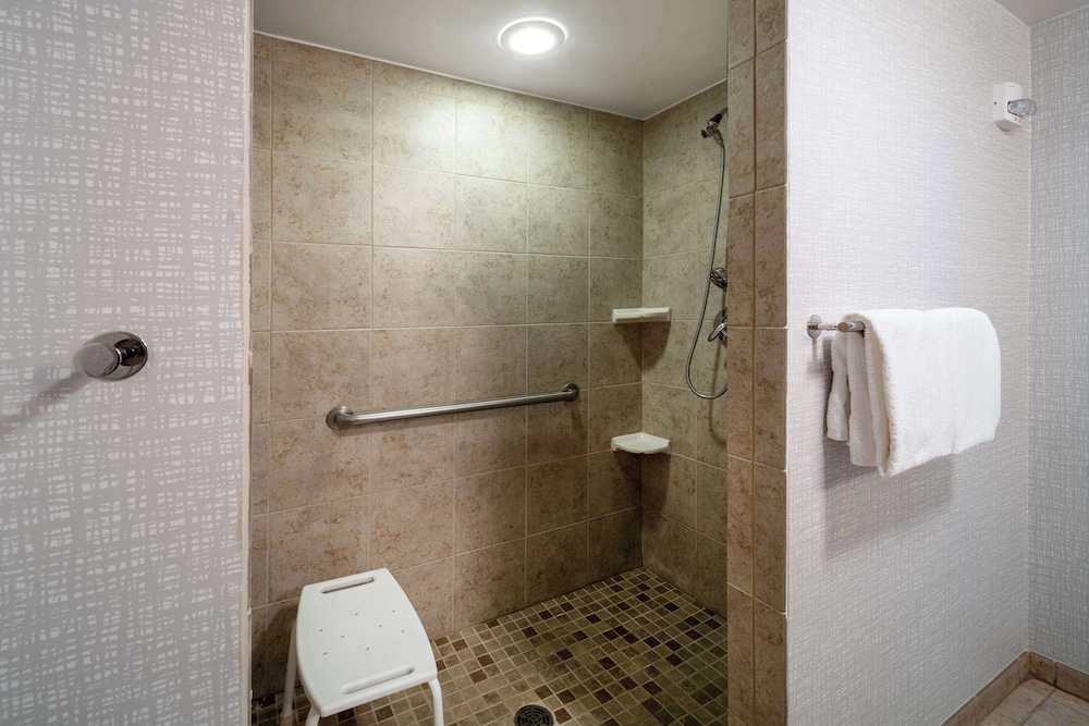 hampton inn and suites salida