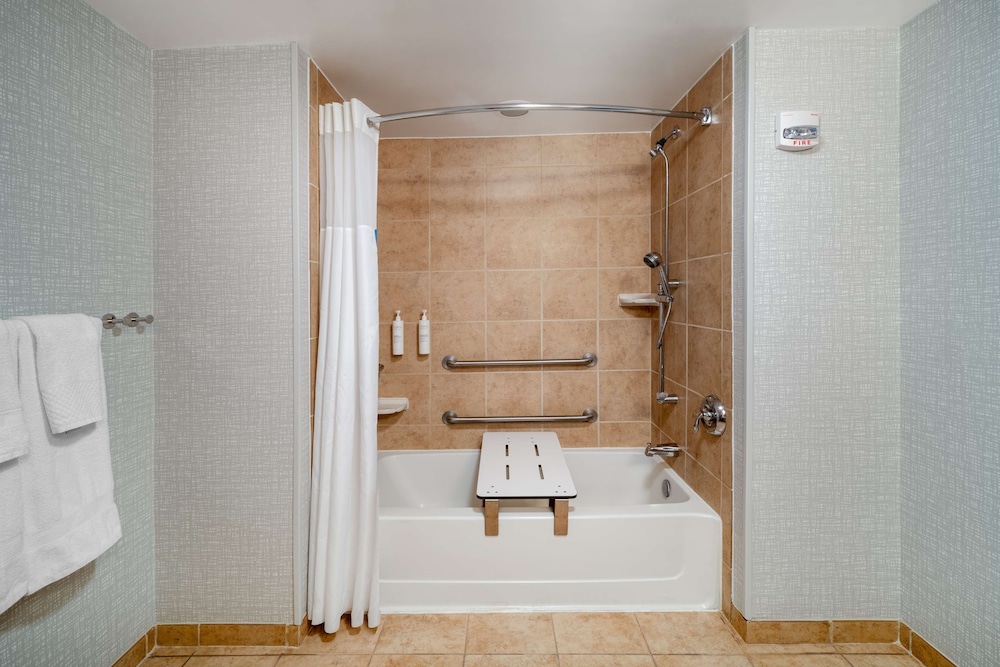 hampton inn and suites salida