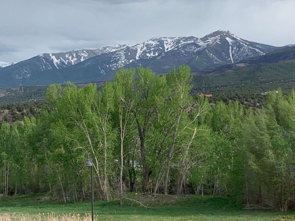 hampton inn and suites salida