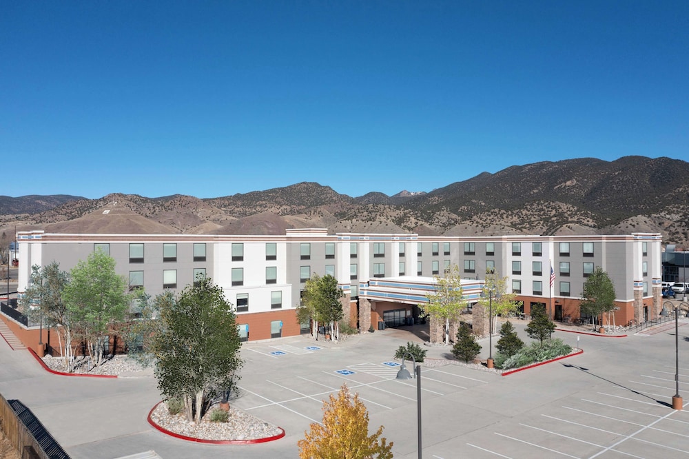 hampton inn and suites salida