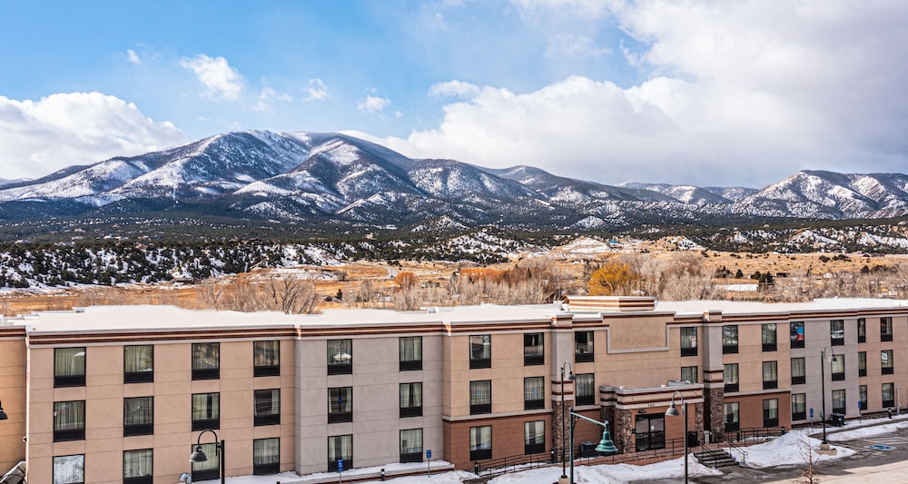 hampton inn and suites salida
