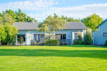 Parehua Resort,Featherston>>Dyerville,5 star