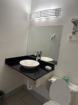 whispering pines motel