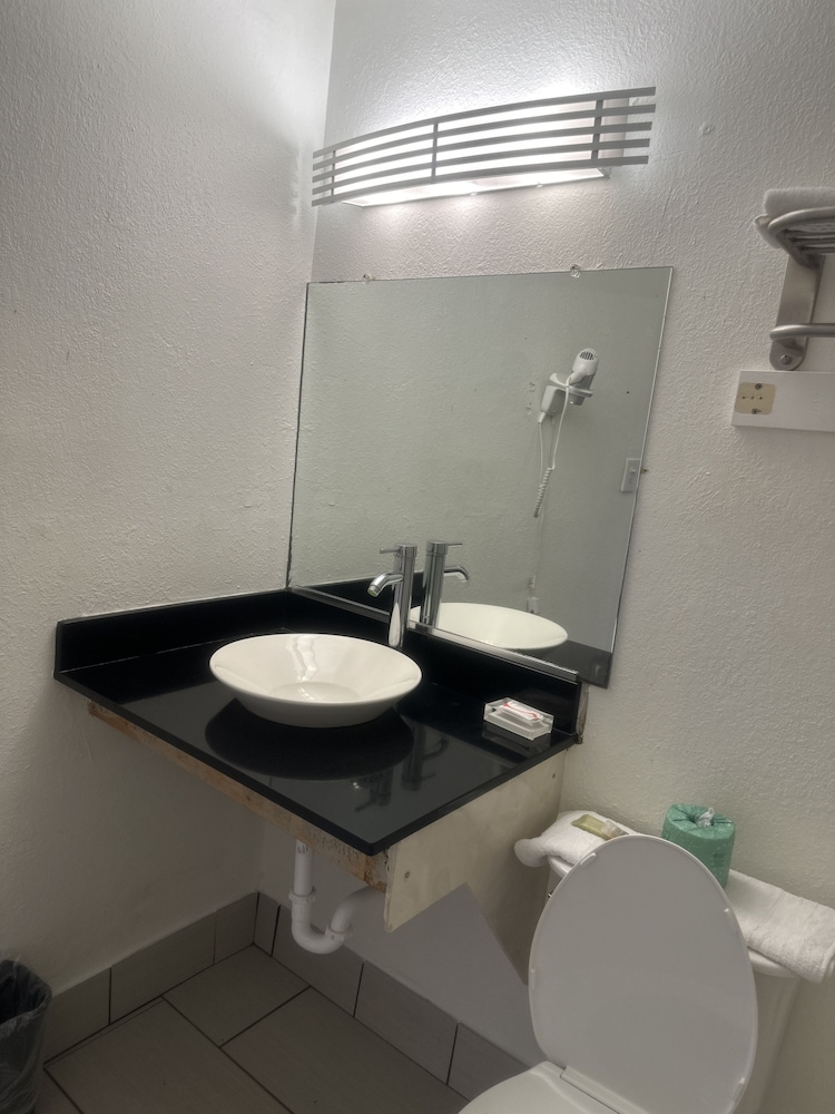 whispering pines motel