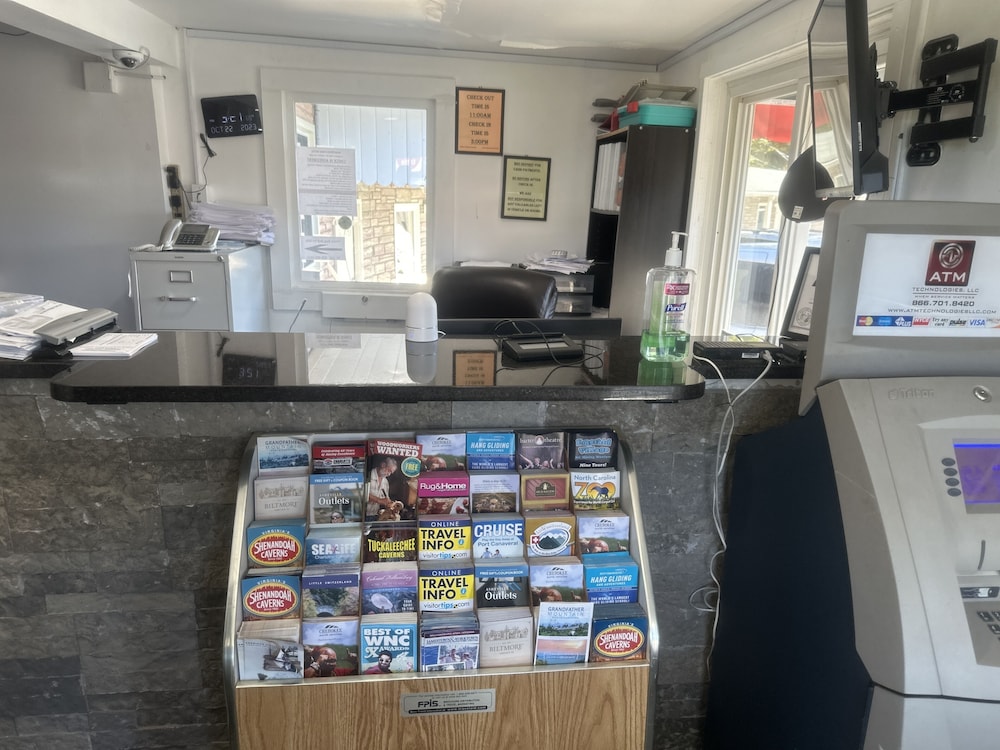 whispering pines motel